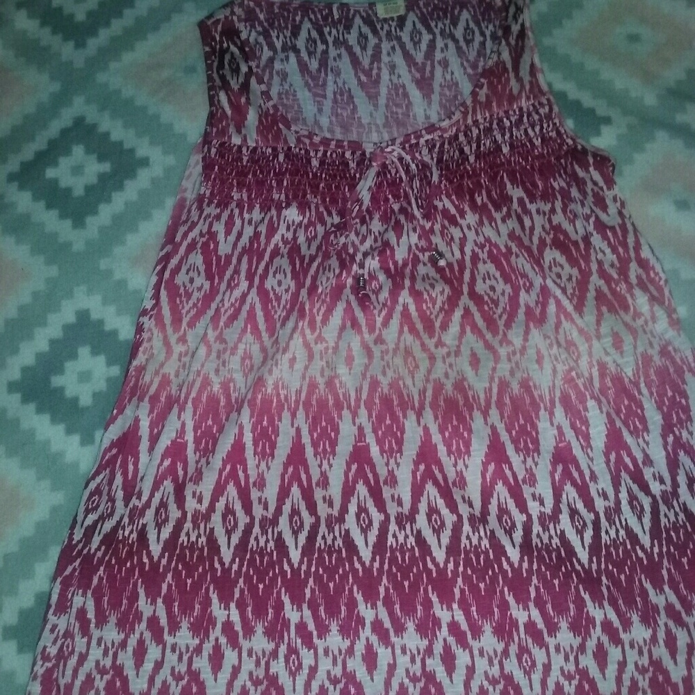 Medium Ombre Ikat Pattern Top EUC